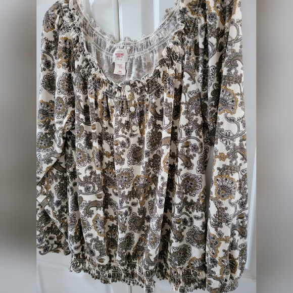 Plus size Women's blouse - Picture 2 of 11